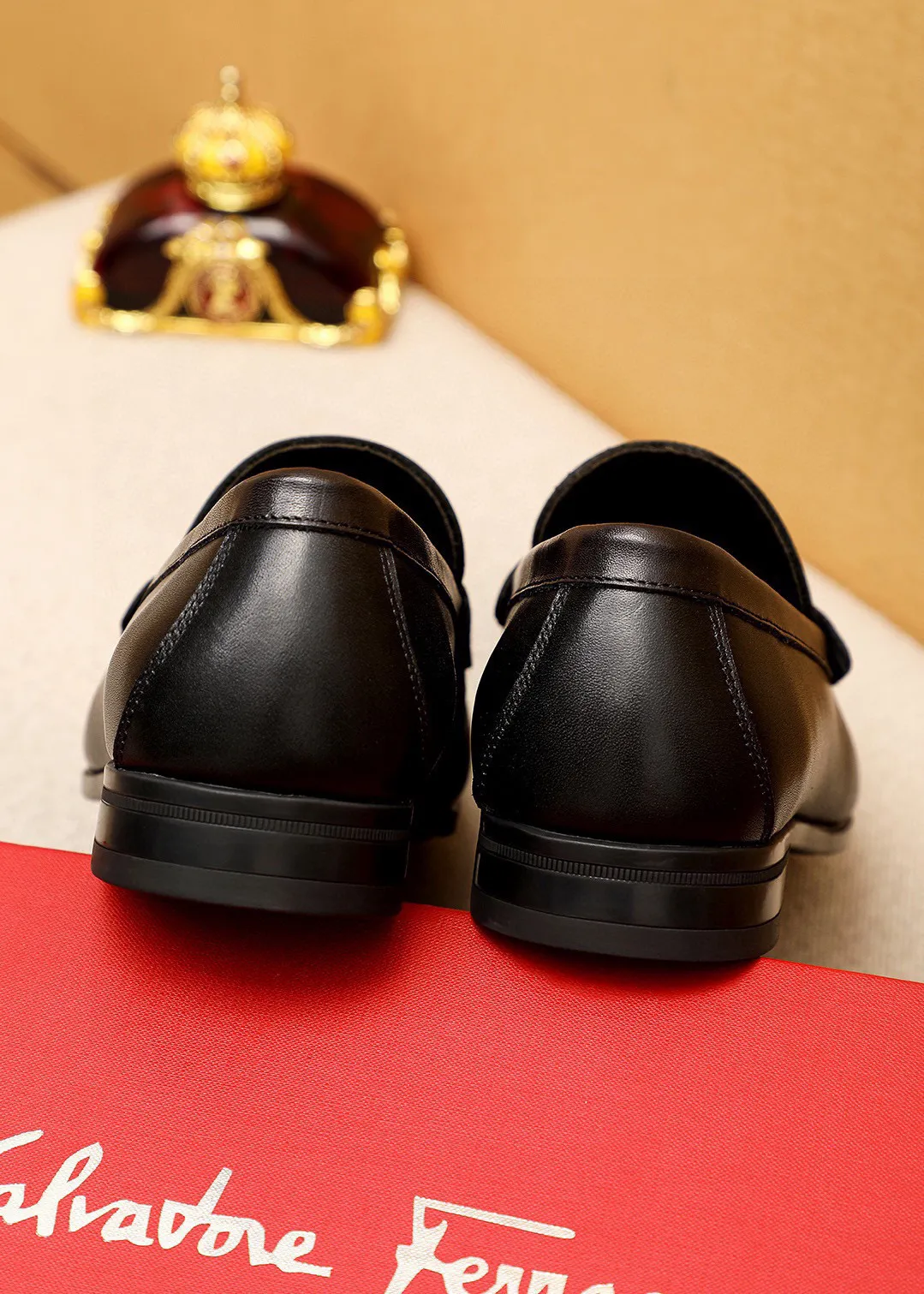 Men's shoes 💰480 💐 Product trademark: Ferragamo "Ferragamo" casual leather shoes Regular size: 38-44 (45🉑️customized) Product materials: Selected imported first-layer calfskin upper + luxury hardware buckle, imported water-dyed cow leather lining. Strong three-dimensional visual effect, original outsole color: 4⃣️seed leather materials available